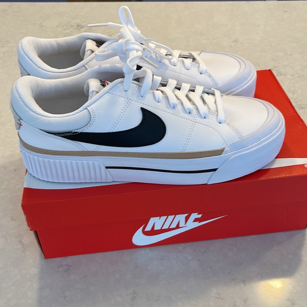 Nike court Legacy Lift brand new! Sz 10 women.